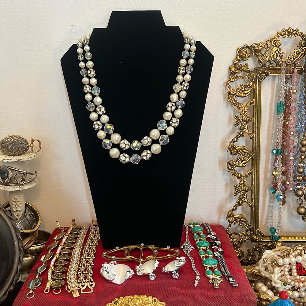Live Show Listing